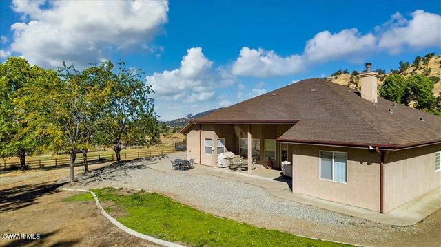 26450 Cumberland Road, Tehachapi, CA 93561