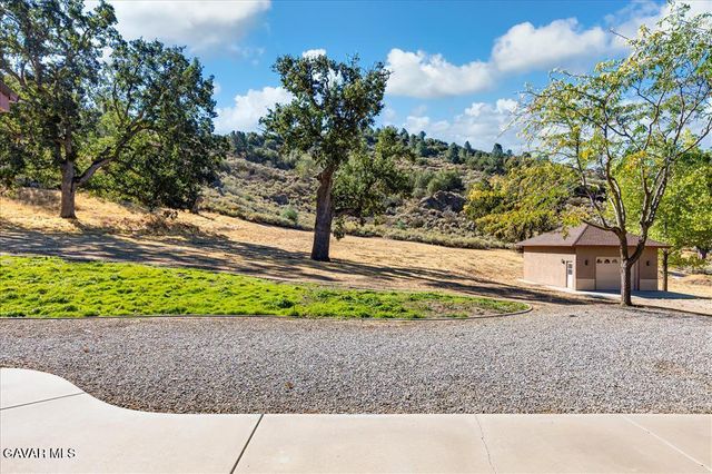 26450 Cumberland Road, Tehachapi, CA 93561