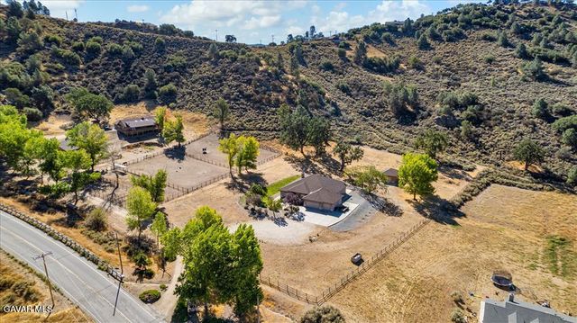 26450 Cumberland Road, Tehachapi, CA 93561