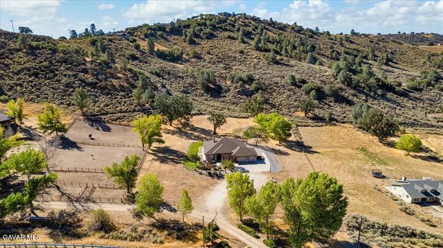 26450 Cumberland Road, Tehachapi, CA 93561