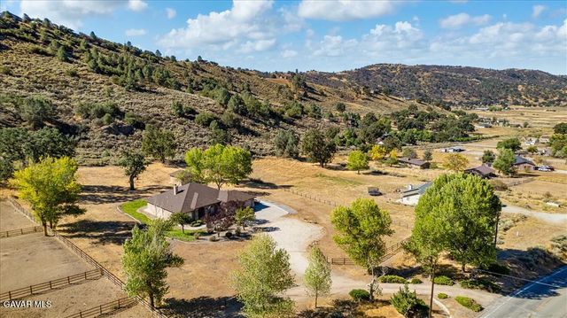 26450 Cumberland Road, Tehachapi, CA 93561