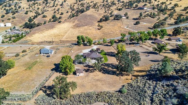26450 Cumberland Road, Tehachapi, CA 93561