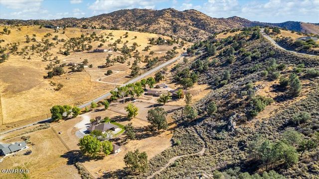 26450 Cumberland Road, Tehachapi, CA 93561
