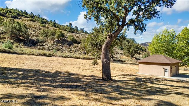 26450 Cumberland Road, Tehachapi, CA 93561
