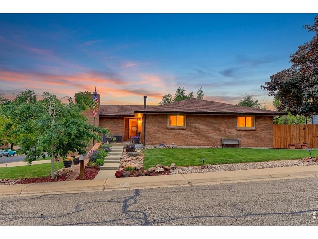 8118 W 69th Way, Arvada, CO 80004