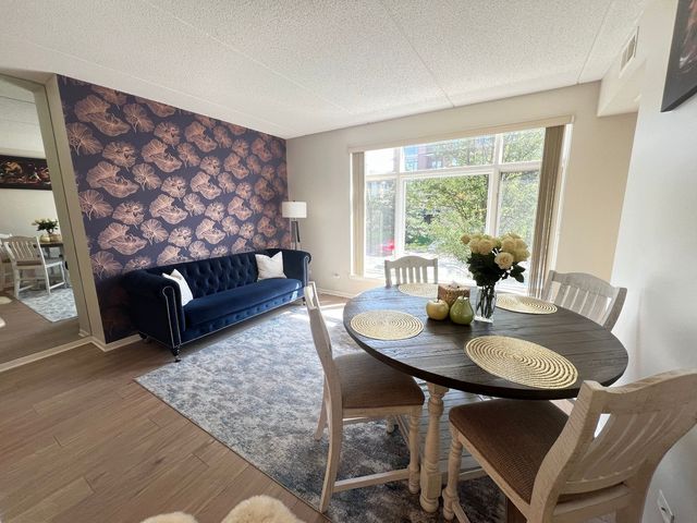 855 E 22nd Street 206, Lombard, IL 60148