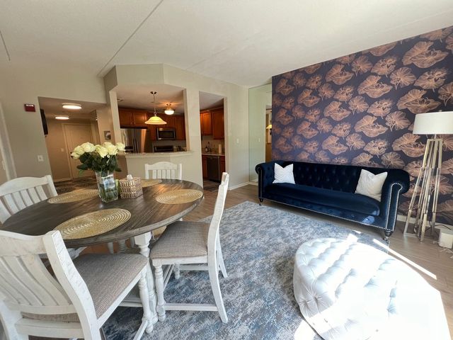 855 E 22nd Street 206, Lombard, IL 60148