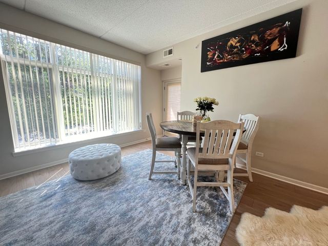 855 E 22nd Street 206, Lombard, IL 60148