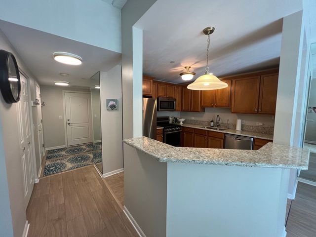 855 E 22nd Street 206, Lombard, IL 60148