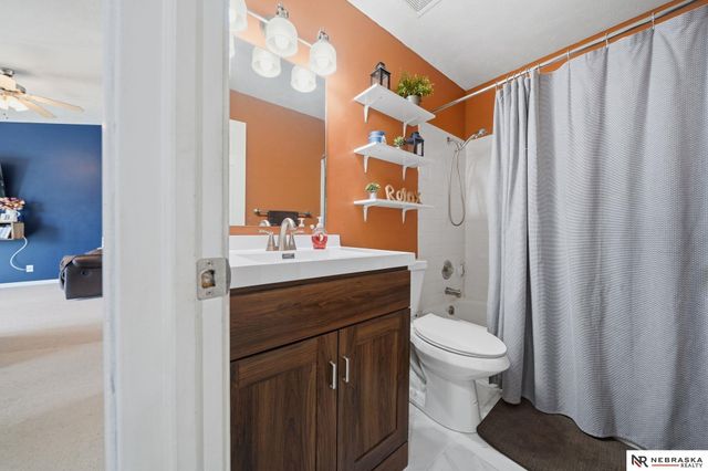 5030 W Sparrow Lane, Lincoln, NE 68528