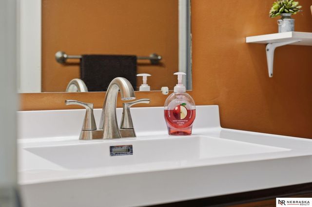 5030 W Sparrow Lane, Lincoln, NE 68528