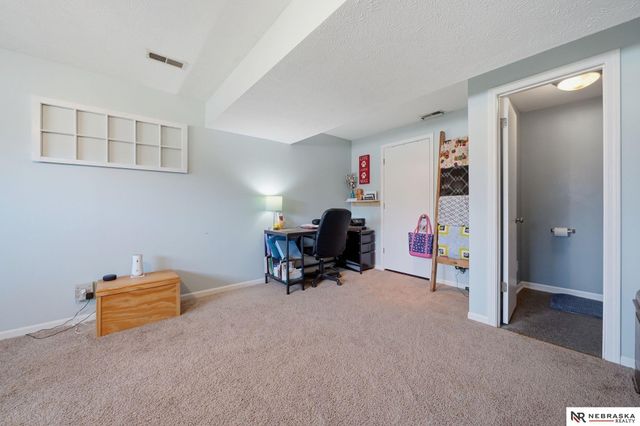 5030 W Sparrow Lane, Lincoln, NE 68528