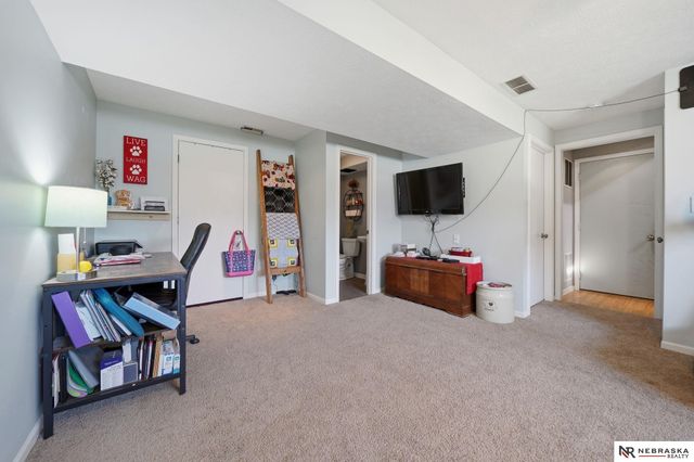 5030 W Sparrow Lane, Lincoln, NE 68528