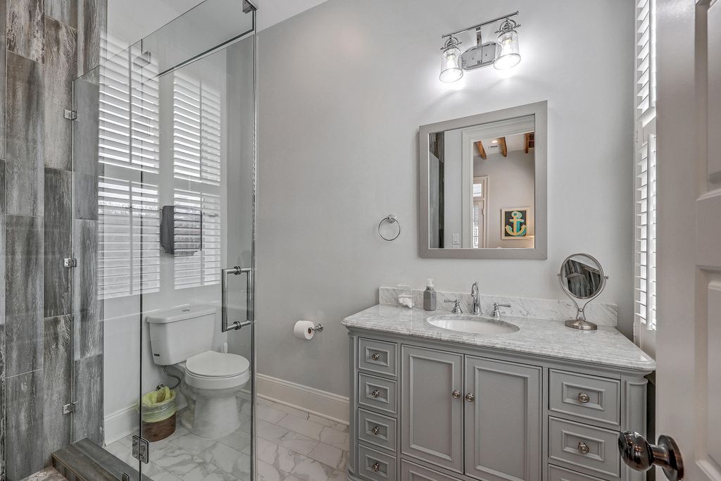 Image 30 of property listing at 26 Charlotte Street, Charleston, SC 29403