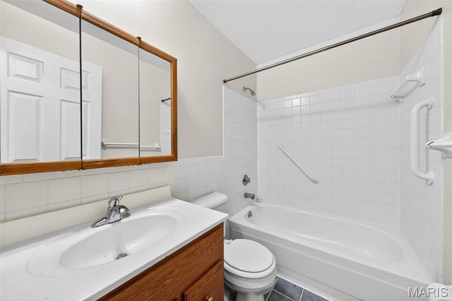 5267 Cedarstone Court D, St Louis, MO 63129