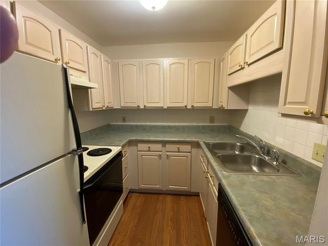 5267 Cedarstone Court D, St Louis, MO 63129