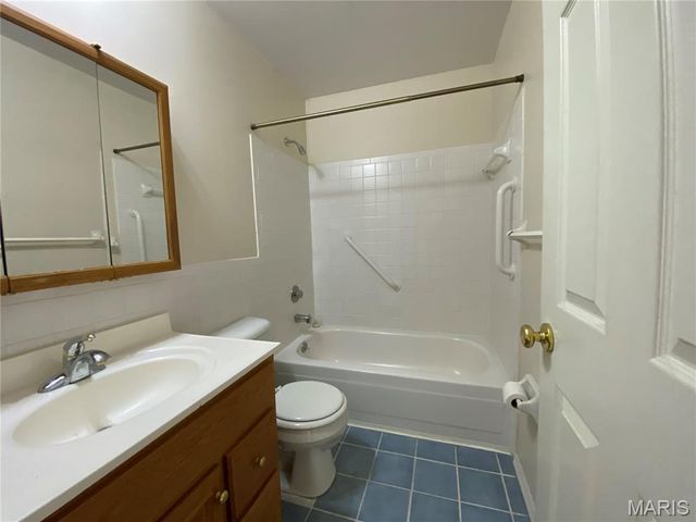 5267 Cedarstone Court D, St Louis, MO 63129