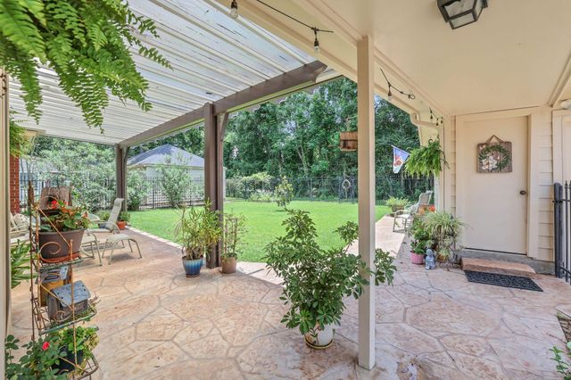 3926 Brook Shadow Drive Drive, Houston, TX 77345