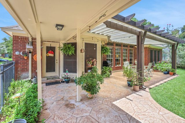 3926 Brook Shadow Drive Drive, Houston, TX 77345
