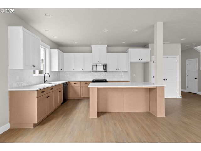 1762 N OAK St, Canby, OR 97013