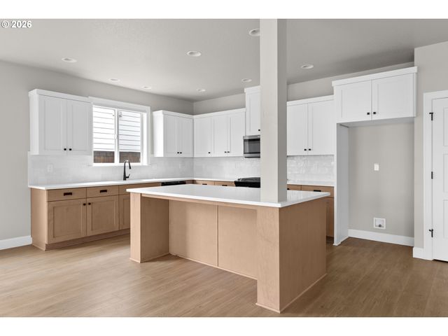 1762 N OAK St, Canby, OR 97013