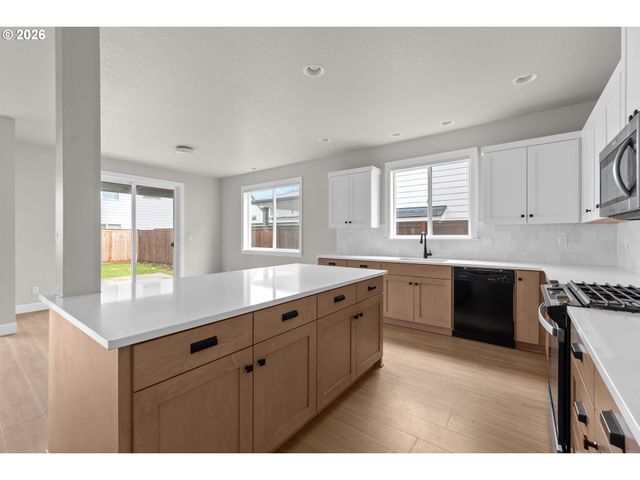 1762 N OAK St, Canby, OR 97013