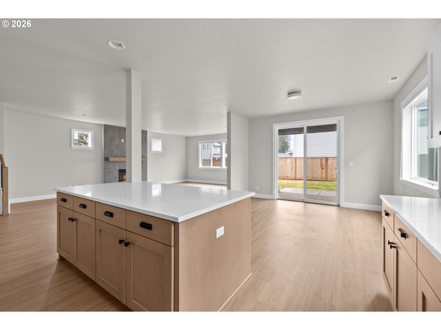 1762 N OAK St, Canby, OR 97013