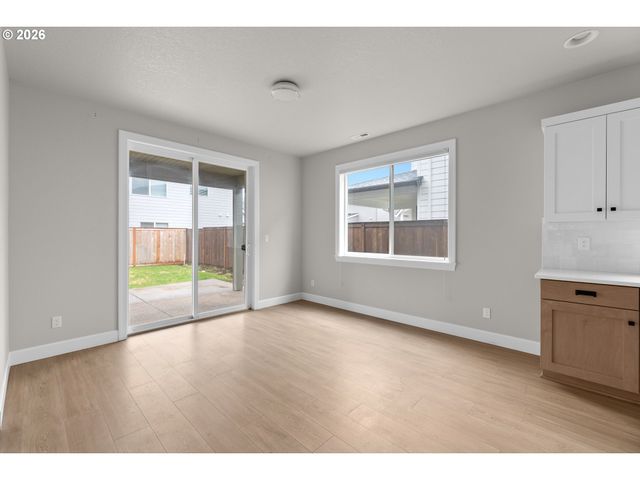 1762 N OAK St, Canby, OR 97013