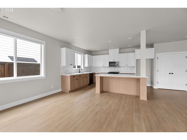 1762 N OAK St, Canby, OR 97013