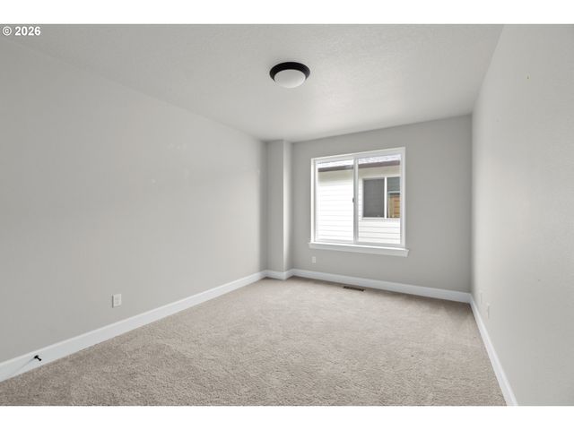 1762 N OAK St, Canby, OR 97013