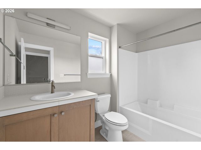 1762 N OAK St, Canby, OR 97013