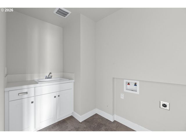 1762 N OAK St, Canby, OR 97013