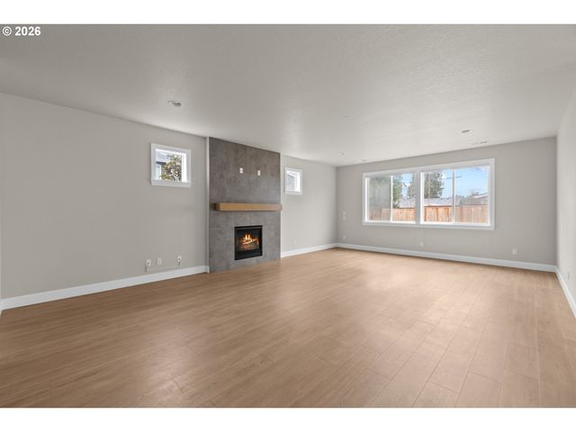 1762 N OAK St, Canby, OR 97013