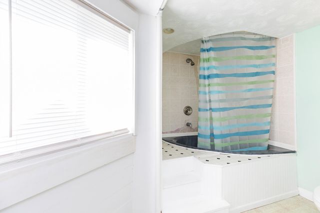 12 Manchester Street, Hampton, NH 03842