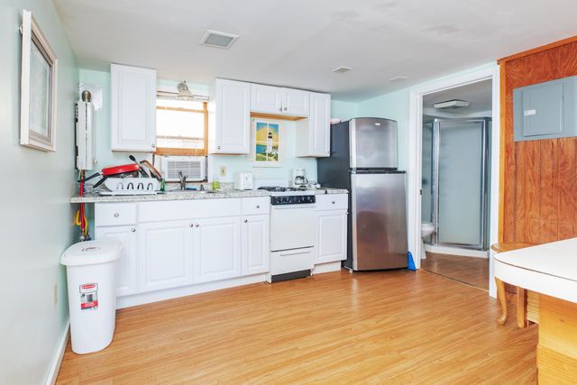 12 Manchester Street, Hampton, NH 03842