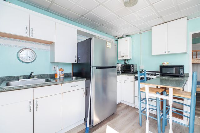 12 Manchester Street, Hampton, NH 03842