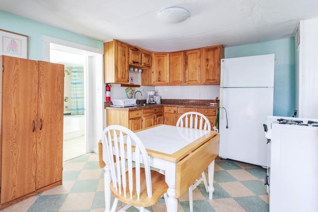 12 Manchester Street, Hampton, NH 03842