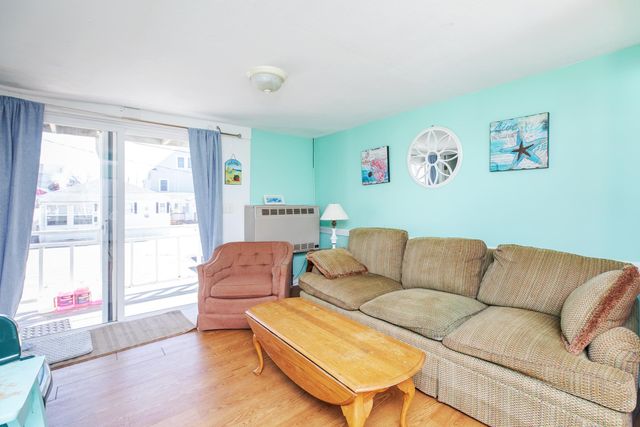 12 Manchester Street, Hampton, NH 03842