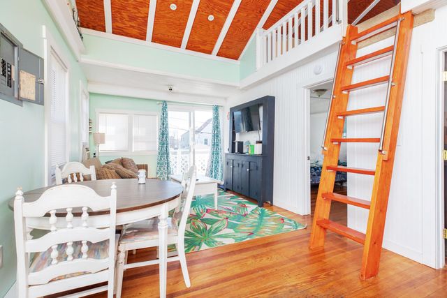 12 Manchester Street, Hampton, NH 03842