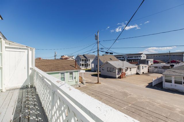 12 Manchester Street, Hampton, NH 03842