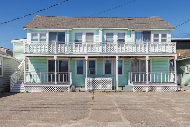 12 Manchester Street, Hampton, NH 03842