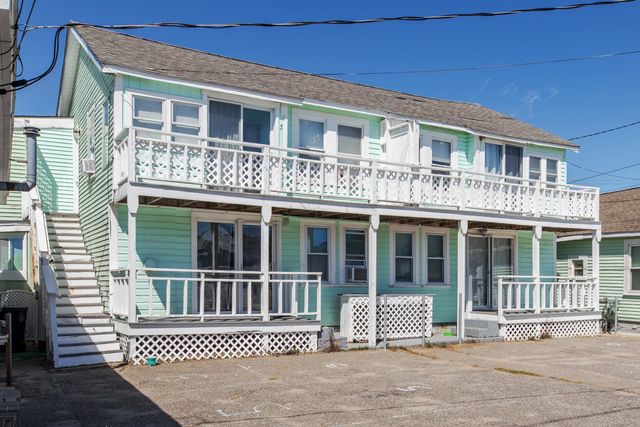 12 Manchester Street, Hampton, NH 03842