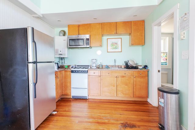 12 Manchester Street, Hampton, NH 03842