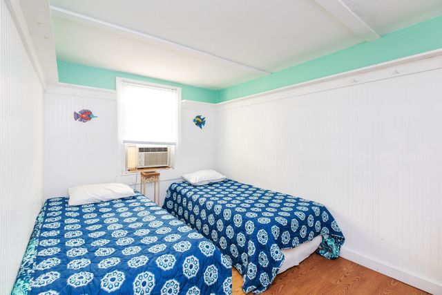 12 Manchester Street, Hampton, NH 03842