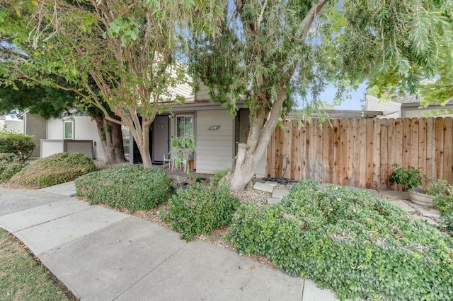 324 Bridge Pl, West Sacramento, CA 95691