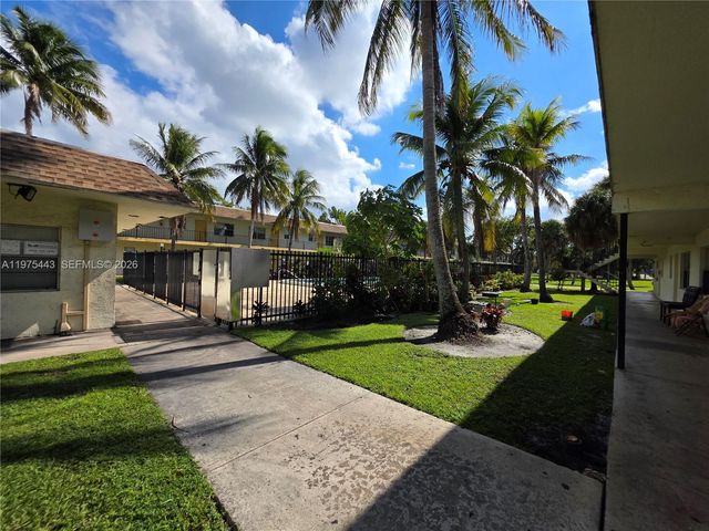 4160 NW 21st St 124D, Lauderhill, FL 33313