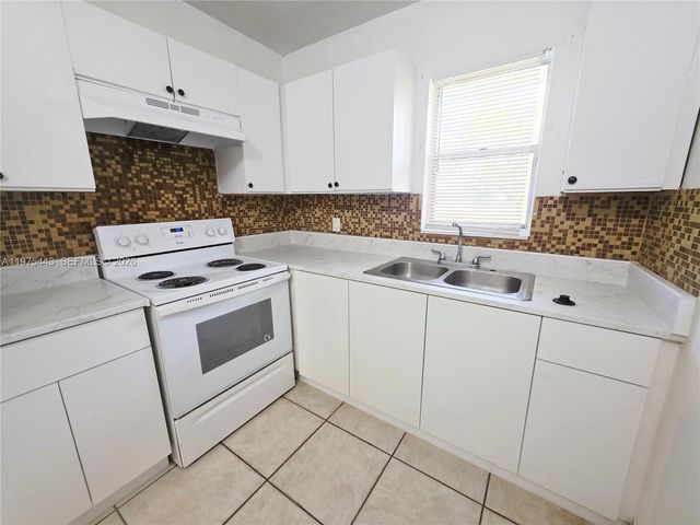 4160 NW 21st St 124D, Lauderhill, FL 33313