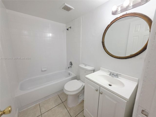 4160 NW 21st St 124D, Lauderhill, FL 33313