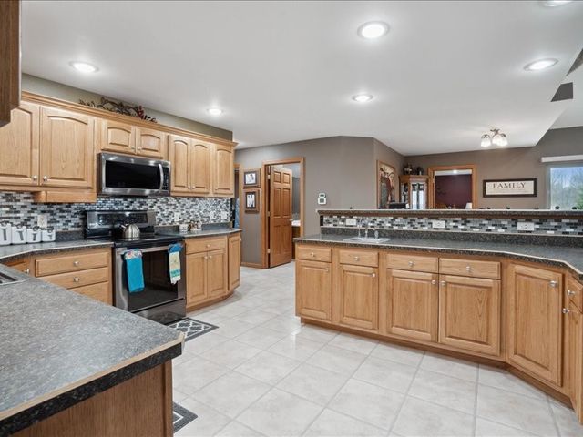 3752 Lacina Drive SW, Iowa City, IA 52240