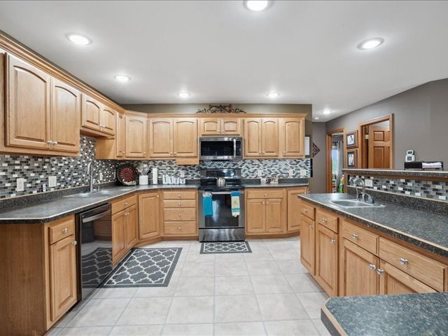 3752 Lacina Drive SW, Iowa City, IA 52240